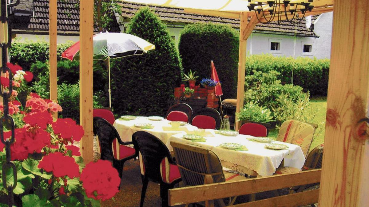 Hotel Gaestehaus Brueckler à Jennersdorf Extérieur photo